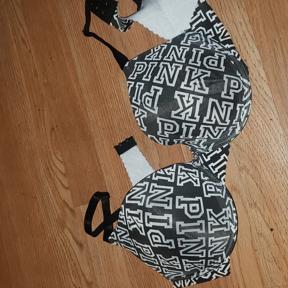EUC Fude "PINK" Bra size 42 D blk/white just noticed wires come out